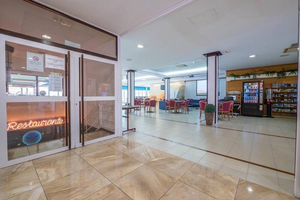 Hotel Golden Sand - יורט דה מאר - לובי