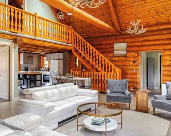 Forest Hideaway - Morriston - Living room