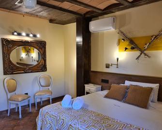 Hotel Rural & Spa Mas Prat - Castellar de la Muntanya - Bedroom