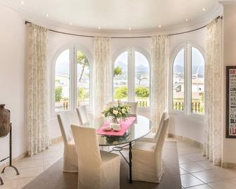 Luxury villa, views of Santa Ponsa Bay, heated pool and fully airconditioned - Санта Понса - Їдальня