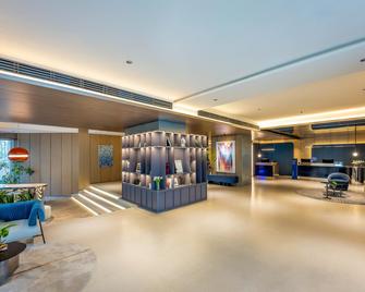 Holiday Inn Express Shanghai Jing'an Temple By IHG - Shanghai - Building