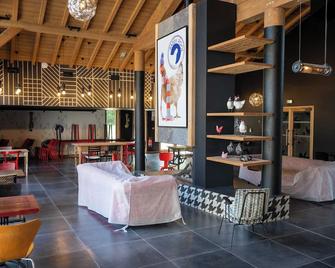 2 bedroom apartment with terrace, pool, parking - Megève - Lounge