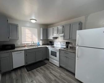Tucson Rincon Heights 1BR with Parking - Tucson - Kitchen