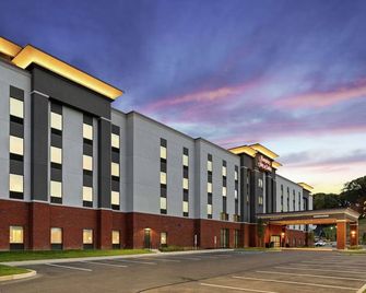 Refresh and Recharge! Indoor Pool, Free Breakfast and Parking! - Cranberry Township - Gebäude