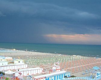 Hotel Artide - Rimini