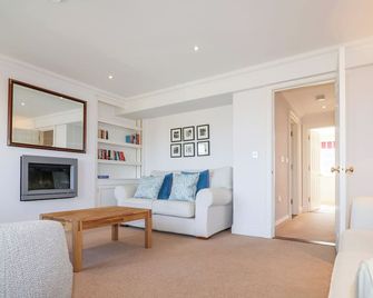 6 Willows Green - Aldeburgh - Living room