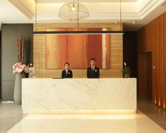 Jinjiang Inn Select Xixian New Distict Century Avenue - Xianyang - Front desk