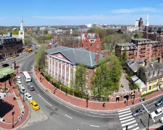 Renovated Cambridge Base Steps to Porter Sq - Cambridge - Vista del exterior