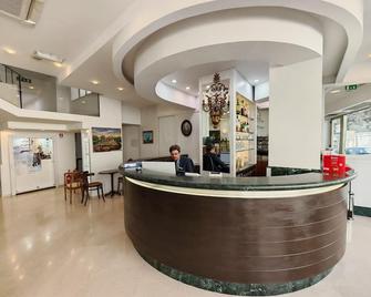 Hotel Pace - San Giovanni Rotondo - Recepción