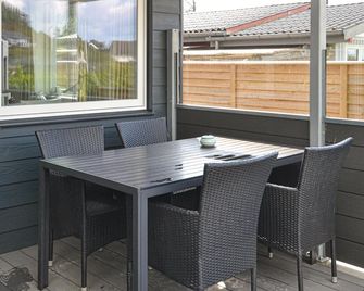 Awesome home in Esbjerg V with WiFi - Esbjerg - Balcony