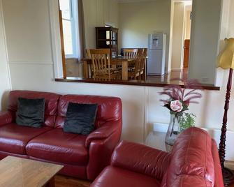 Seacroft Ocean View Appartment - Wongarra - Sala de estar