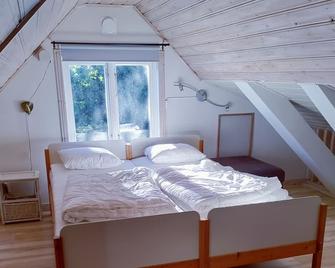 Lovely cottage with large terrace by the sea and nature. - Ronneby - Ložnice