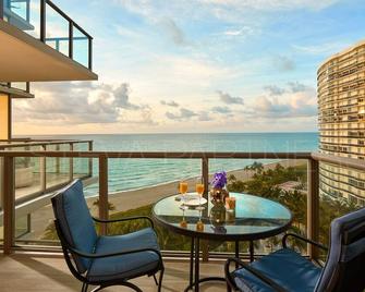 Most Luxury hotel 5 stars oceanfront w. balconies - Valet & Amenities included - Bal Harbour - Balcony
