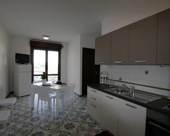 Residenza Capri - Martinsicuro - Kitchen