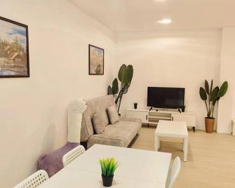 Alvilla - Jalan Sultan Ismail - Kuala Terengganu - Living room