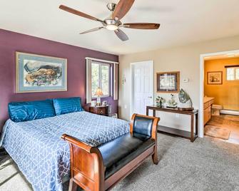 Hillside Anchorage Home by Hiking & Biking Trails! - Anchorage - Bedroom