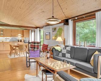Pet Friendly Home In Tisvildeleje - Tisvildeleje - Living room