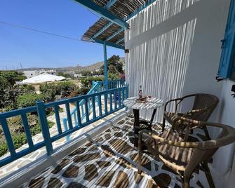 Georgia Studios - Katapola