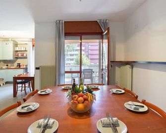 Amazing Apartment In Lignano Sabbiadoro - Lignano Sabbiadoro - Dining room