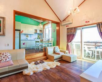 Casa Seorak Bed and Breakfast - Sokcho - Wohnzimmer