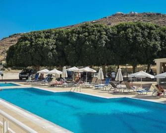 Chrissy's Paradise - Agia Pelagia - Piscine
