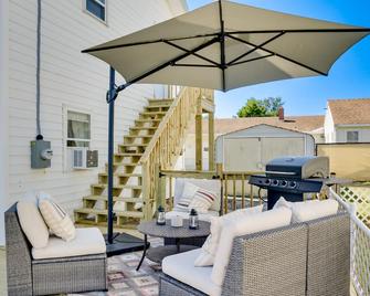 Chincoteague Apartment with Deck Walk to Waterfront - Chincoteague - Patio