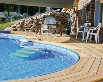 Large holiday home with beautiful view of Nässjön - Gislaved - Pool