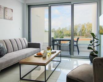 Phaedrus Living: Seaside Executive Flat Harbour 202 - Paphos - Living room