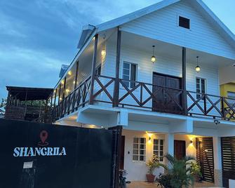 Casa De Shangrila - Belize City - Building