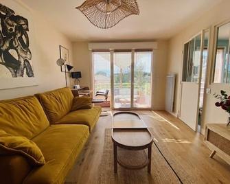 Modern Apartment T2 Close to La Teste Port with Balcony and Parking - La Teste-de-Buch - Wohnzimmer