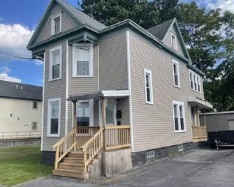 (F2) 2bdrm Syracuse University living, near Destiny. - Syracuse - Building