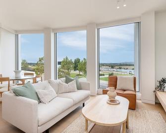 Osprey106 | Luxe Coastal Escape - Safety Beach - Sufragerie