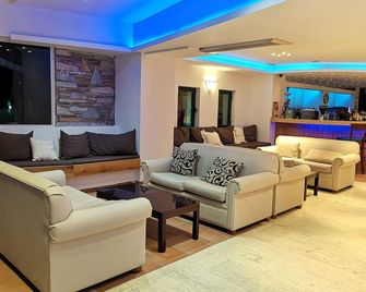 Elmi Beach Hotel & Suites - Hersonissos - Salónek