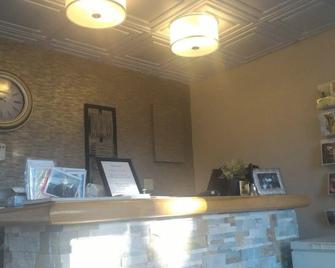 Catalina Motel - Sault Ste Marie - Front desk