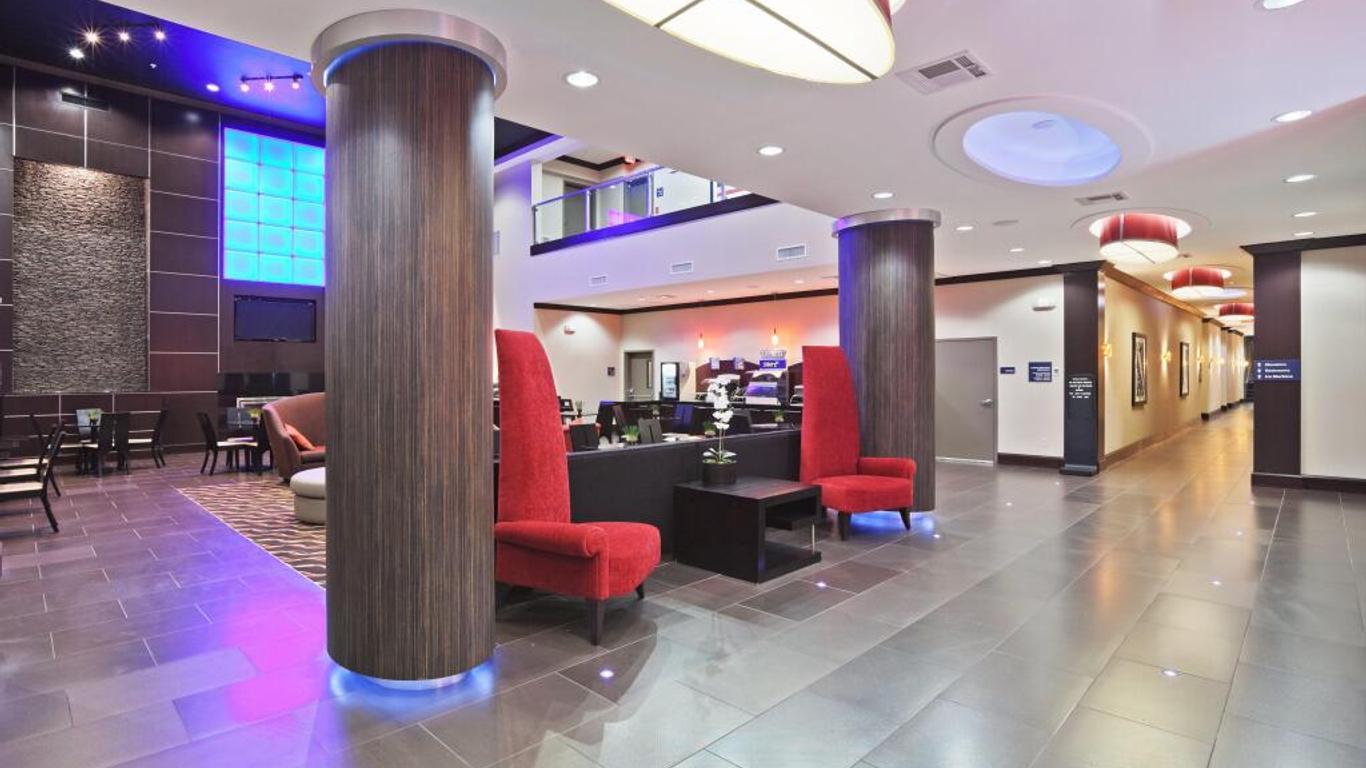 Holiday Inn Express & Suites North Dallas At Preston