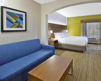 Holiday Inn Express & Suites Cincinnati Northeast-Milford By IHG - Milford - Building