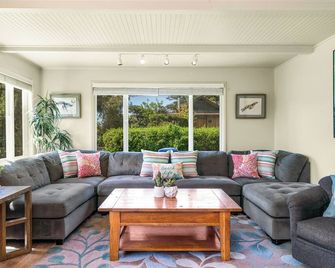 Ado:Hottub~walktobeach&trails~firepit~fenced~deck~pingpong~bikes~games~dogsok~ - Gearhart - Sala de estar