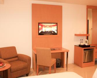 Grand Asia Hotel - Makassar - Living room