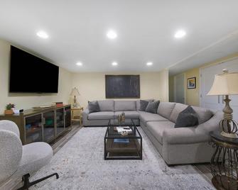 Nashville Home Is Your Home Base - Nashville - Living room
