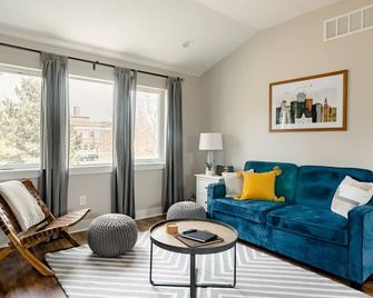 Modern Guesthouse Garage Parking Walk to RiNo Private Patio - Denver - Sala de estar