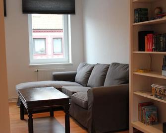 Apartment for four adults, possibly plus children - Lüneburg - Wohnzimmer