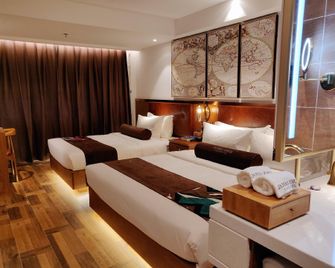 James Joyce Coffetel Qingdao Taidong Pedestrian Street Yingkou Road - تشينغداو - غرفة نوم