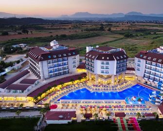 Ramada Resort by Wyndham Side - Side - Edificio