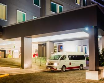 Fiesta Inn Express Perinorte - Izcalli - Edificio