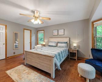 Bluebird Lagoon - Pet-Friendly Near Lake Marina - Blue Ridge - Bedroom