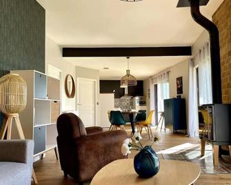 Gites-Domainedupin, Cottage Bain Nordique Privé - Mosnes - Huiskamer