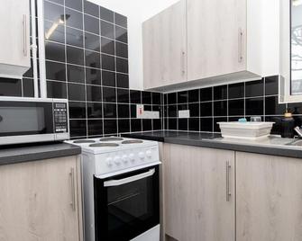 Modern 1 bed flat on the outskirts of Kingston - Teddington - Kitchen