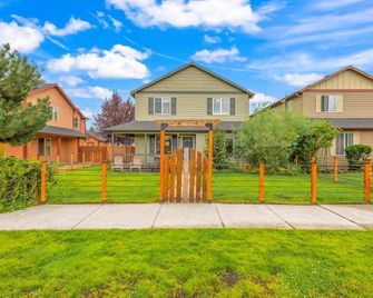 Walk To Downtown Sisters - Dog Friendly - Updated! - Sisters - Building