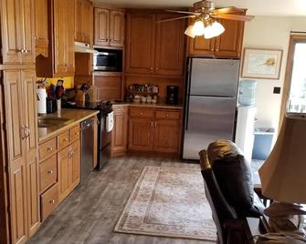 Lake Mcconaughy Lake Front Home, One King Three Queen Size Beds, Dish Tv, Wifi. - Lewellen - Cocina