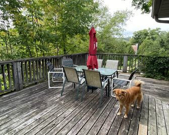 Escape to relaxed country living near Creemore - Creemore - Balcony